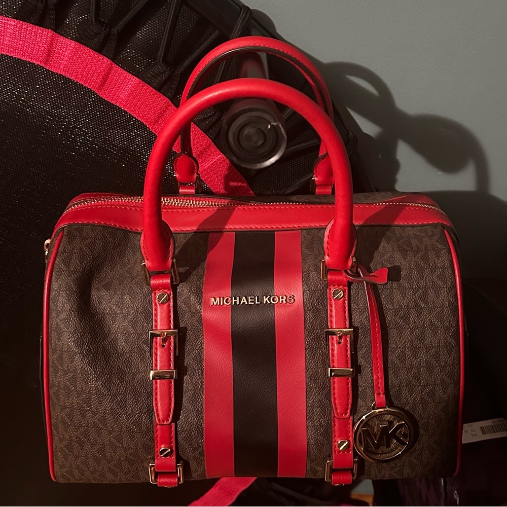 Michael Kors, medium  Bedford duffle Crossbody - Picture 6 of 11